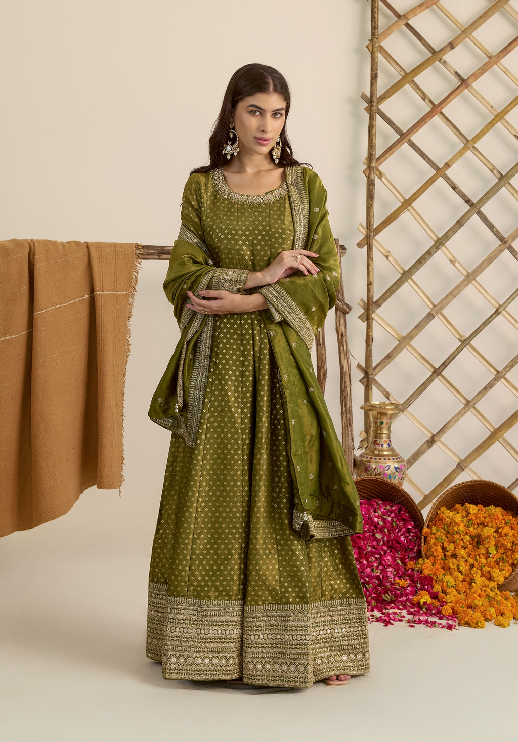 Emerald green Heer Anarkali suit Indian ethnic wear: pure organza silk with floral embroidery, vibrant Jamdani kurta design, perfect for weddings, buy salwar kameez online Banarasi style.