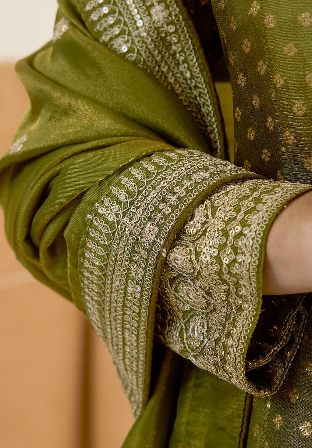 Emerald green Heer Anarkali suit Indian ethnic wear: pure organza silk with floral embroidery, vibrant Jamdani kurta design, perfect for weddings, buy salwar kameez online Banarasi style.