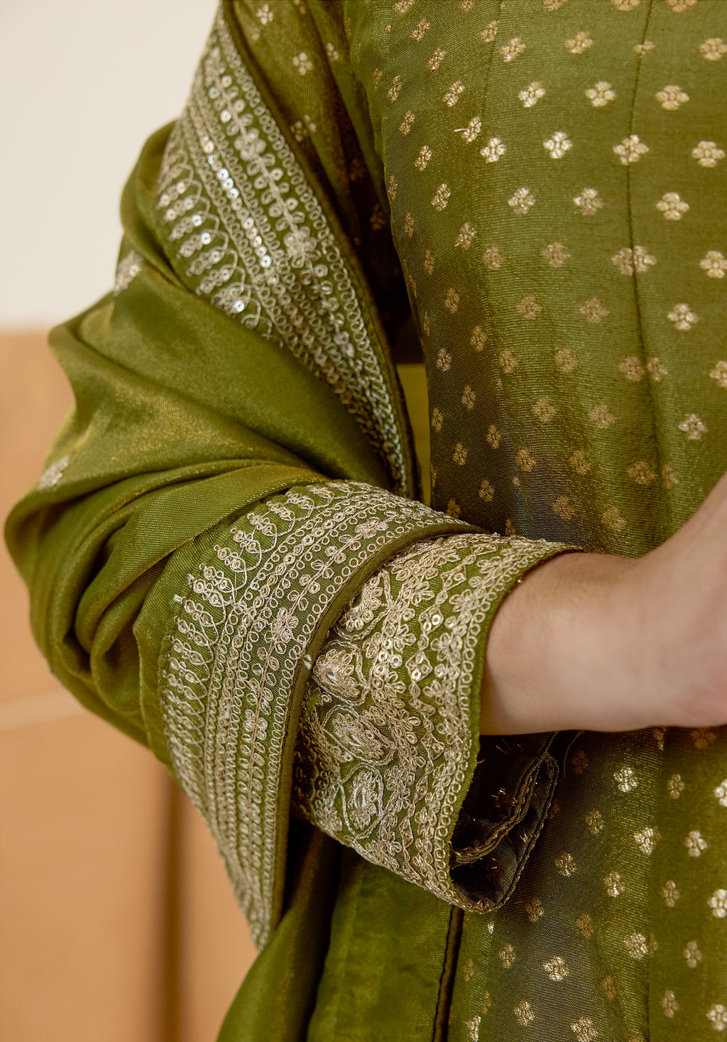 Emerald green Heer Anarkali suit Indian ethnic wear: pure organza silk with floral embroidery, vibrant Jamdani kurta design, perfect for weddings, buy salwar kameez online Banarasi style.