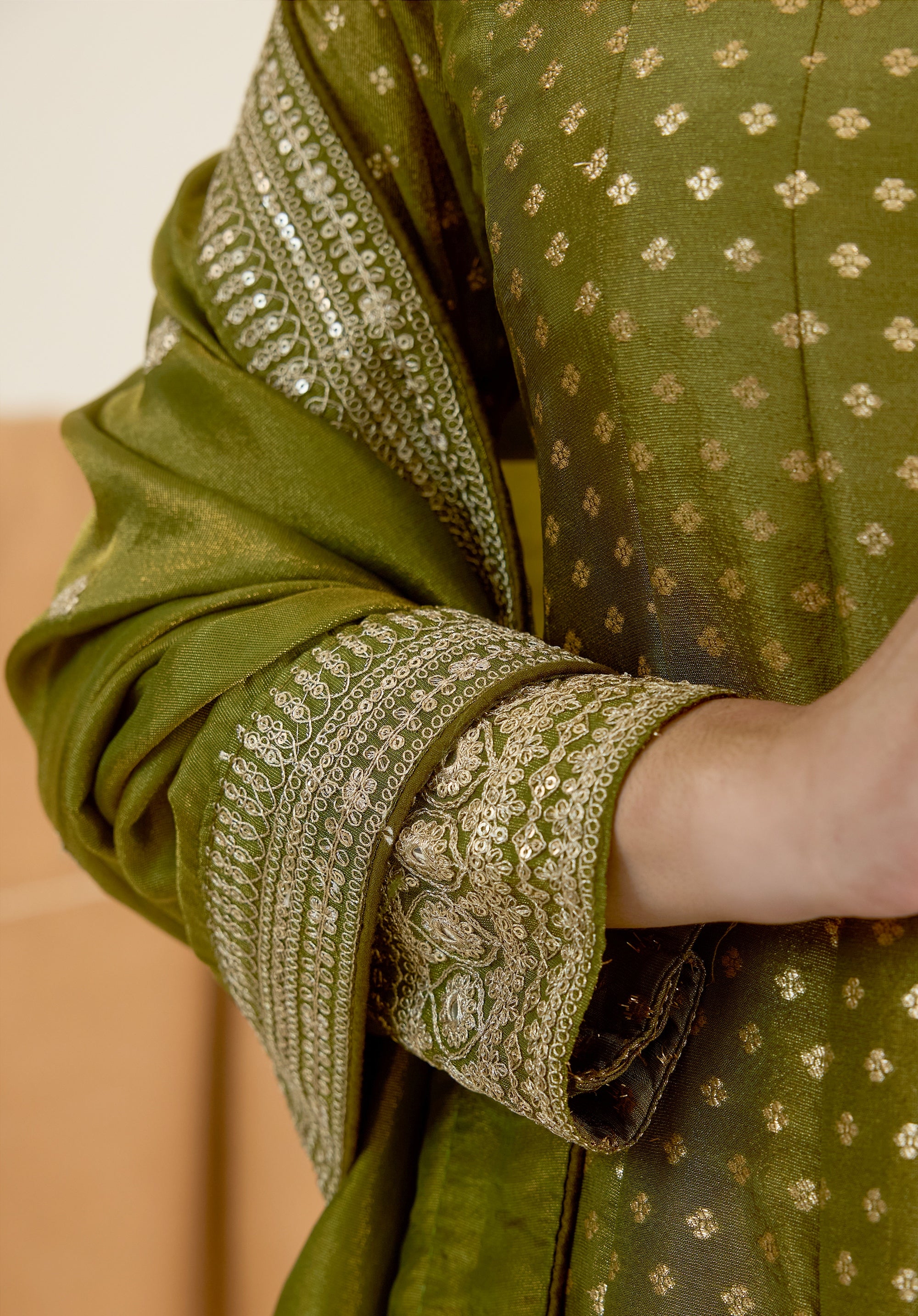 Emerald green Heer Anarkali suit Indian ethnic wear: pure organza silk with floral embroidery, vibrant Jamdani kurta design, perfect for weddings, buy salwar kameez online Banarasi style.