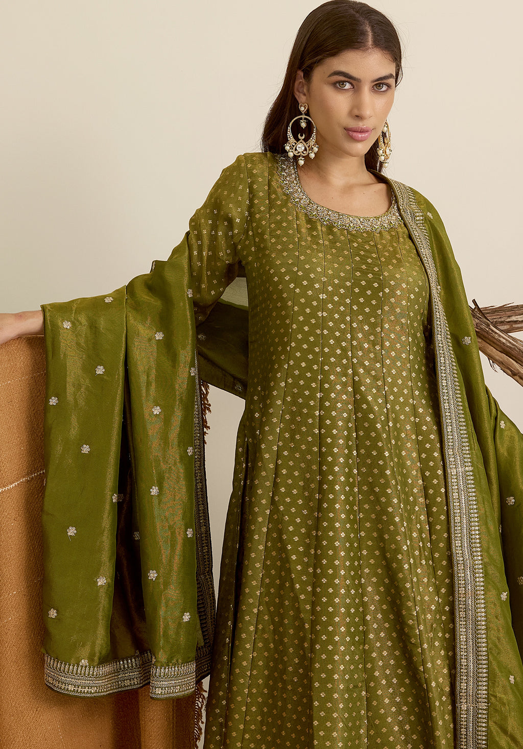 Emerald green Heer Anarkali suit Indian ethnic wear: pure organza silk with floral embroidery, vibrant Jamdani kurta design, perfect for weddings, buy salwar kameez online Banarasi style.
