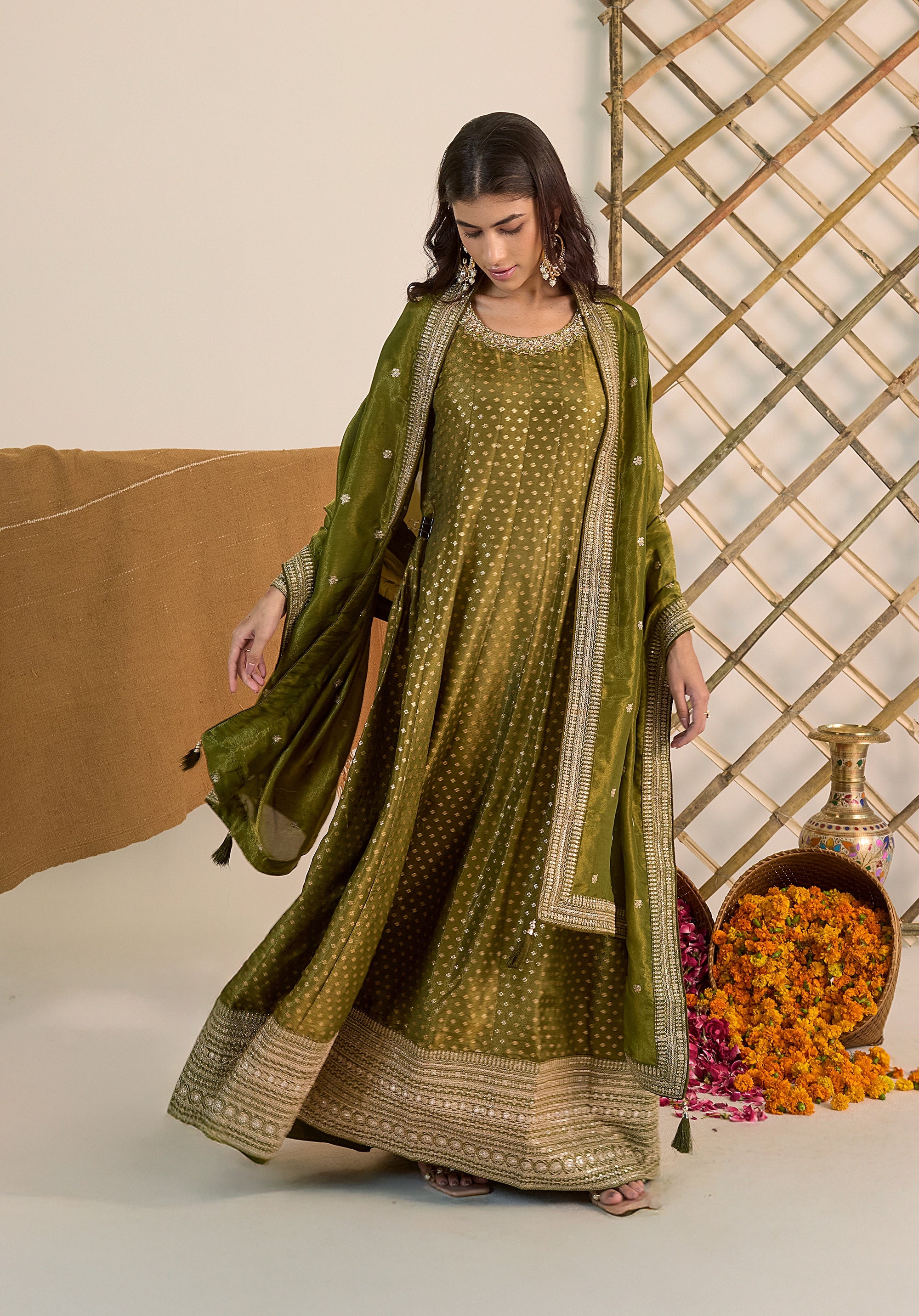 Emerald green Heer Anarkali suit Indian ethnic wear: pure organza silk with floral embroidery, vibrant Jamdani kurta design, perfect for weddings, buy salwar kameez online Banarasi style.