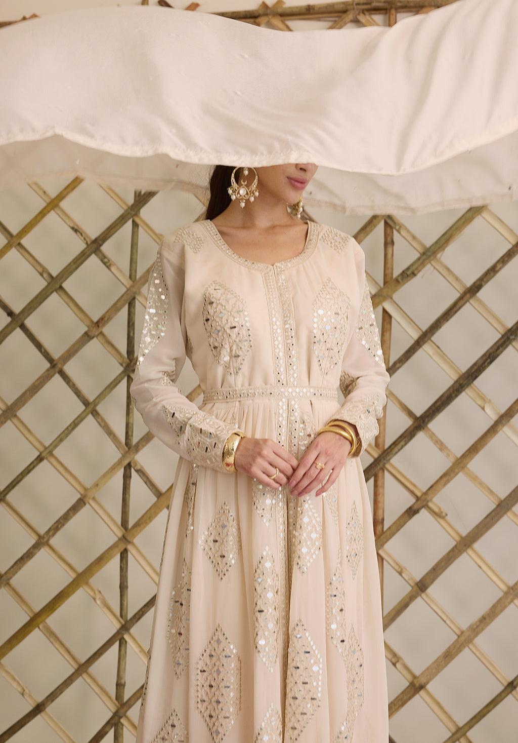 Off white Aafreen Anarkali suit Indian ethnic wear: georgette silk with white threadwork chikan embroidery, flared silhouette, lilac dupatta, buy salwar kameez online Lucknowi chikankari.