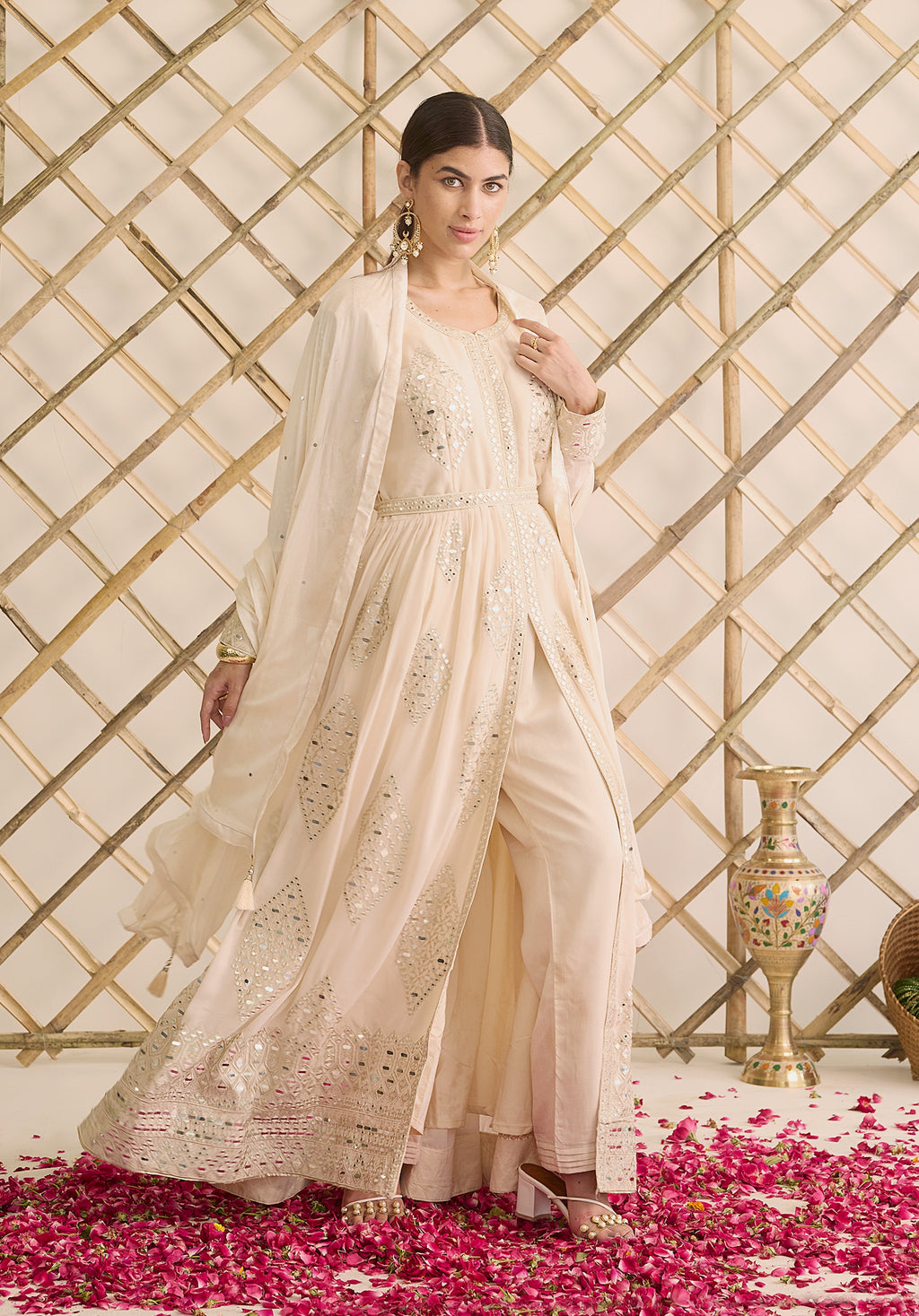 Off white Aafreen Anarkali suit Indian ethnic wear: georgette silk with white threadwork chikan embroidery, flared silhouette, lilac dupatta, buy salwar kameez online Lucknowi chikankari.