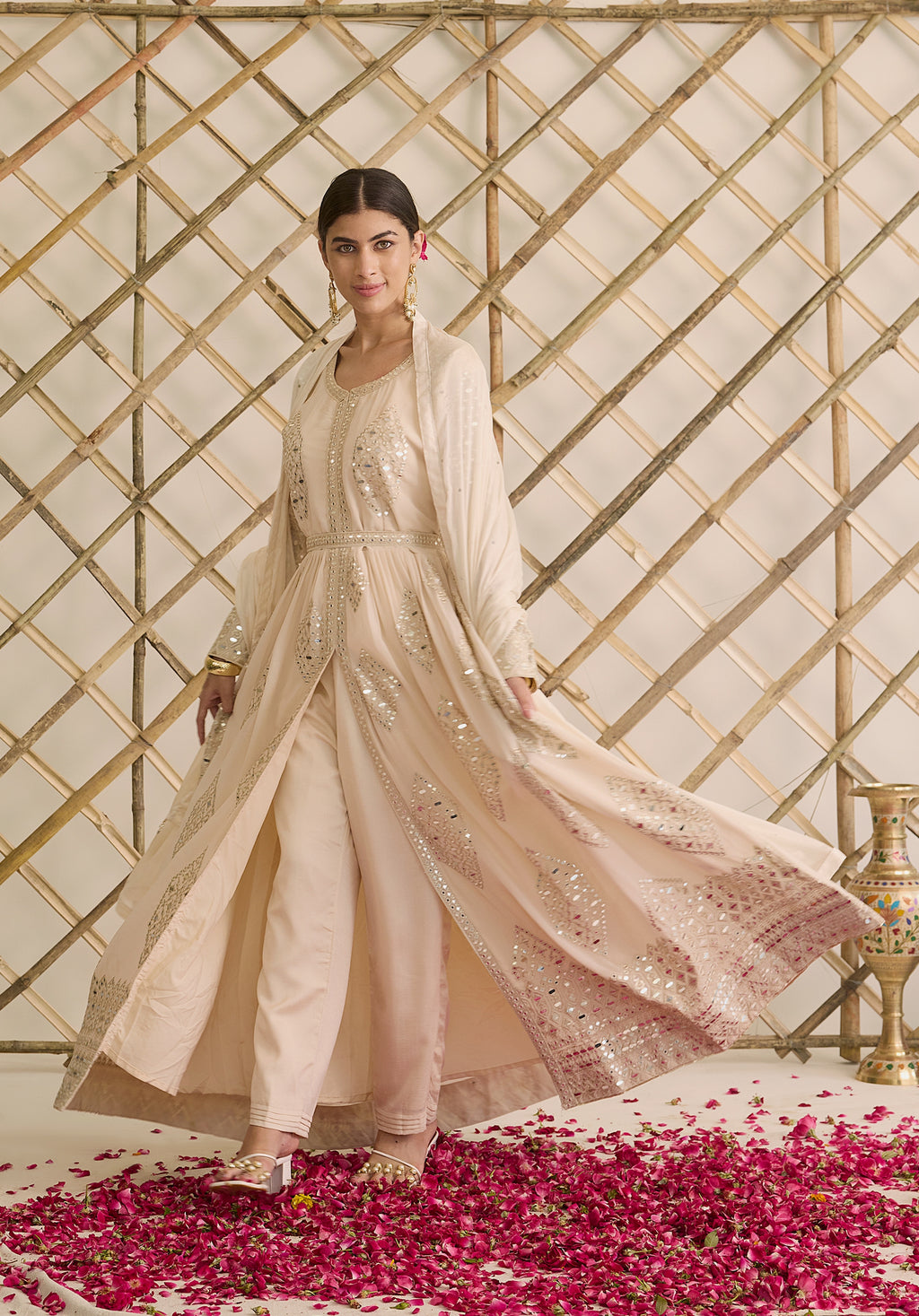 Off white Aafreen Anarkali suit Indian ethnic wear: georgette silk with white threadwork chikan embroidery, flared silhouette, lilac dupatta, buy salwar kameez online Lucknowi chikankari.