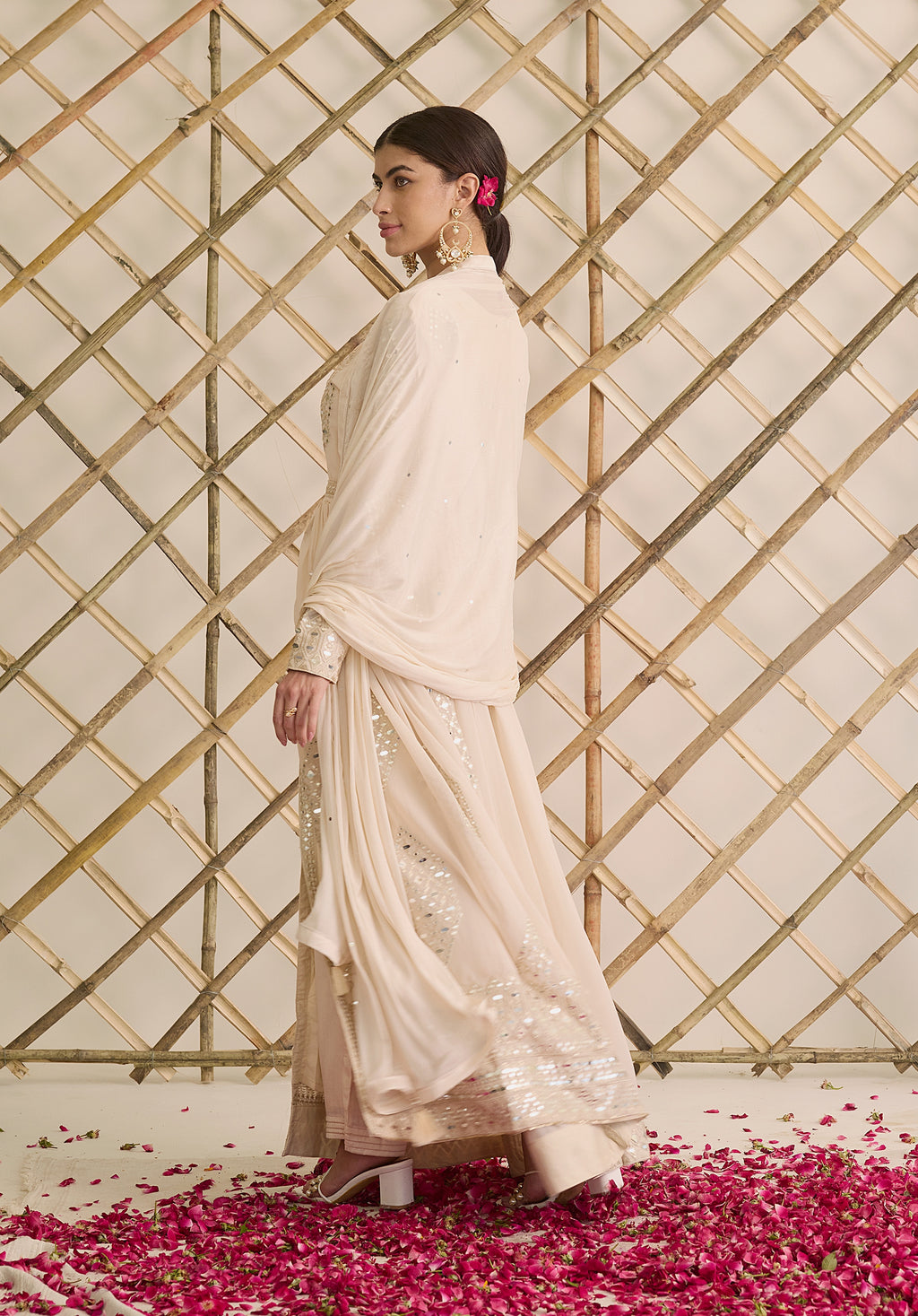 Off white Aafreen Anarkali suit Indian ethnic wear: georgette silk with white threadwork chikan embroidery, flared silhouette, lilac dupatta, buy salwar kameez online Lucknowi chikankari.