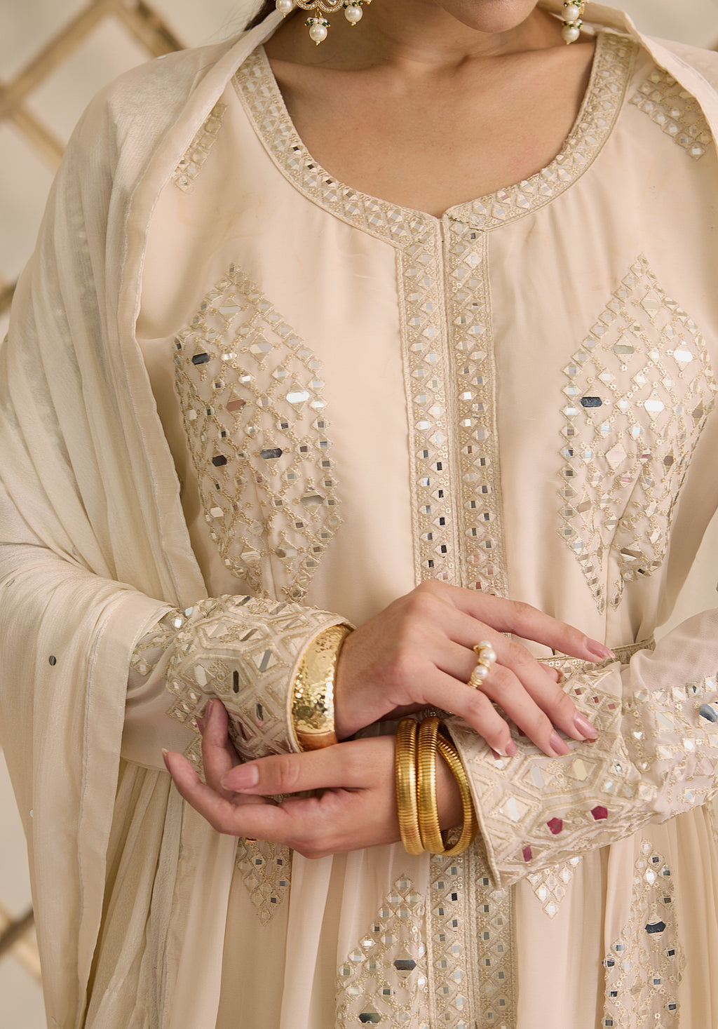 Off white Aafreen Anarkali suit Indian ethnic wear: georgette silk with white threadwork chikan embroidery, flared silhouette, lilac dupatta, buy salwar kameez online Lucknowi chikankari.