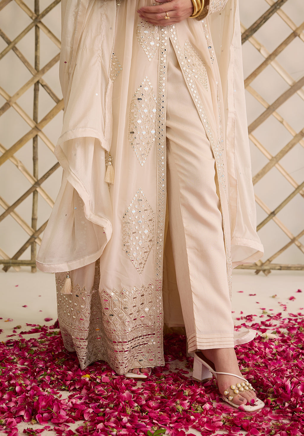 Off white Aafreen Anarkali suit Indian ethnic wear: georgette silk with white threadwork chikan embroidery, flared silhouette, lilac dupatta, buy salwar kameez online Lucknowi chikankari.